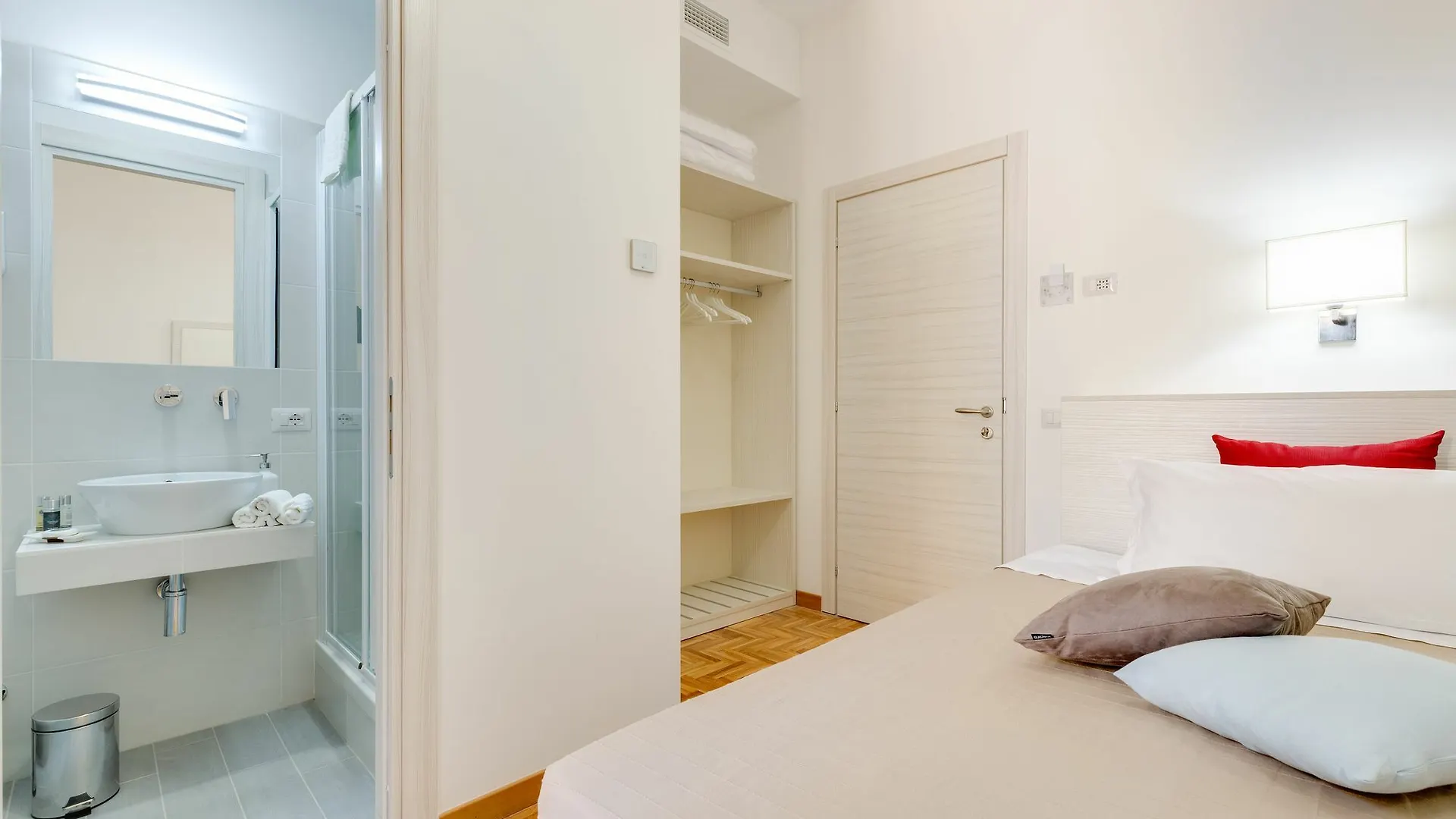 Dolce Luxury Rooms Rome 2*,